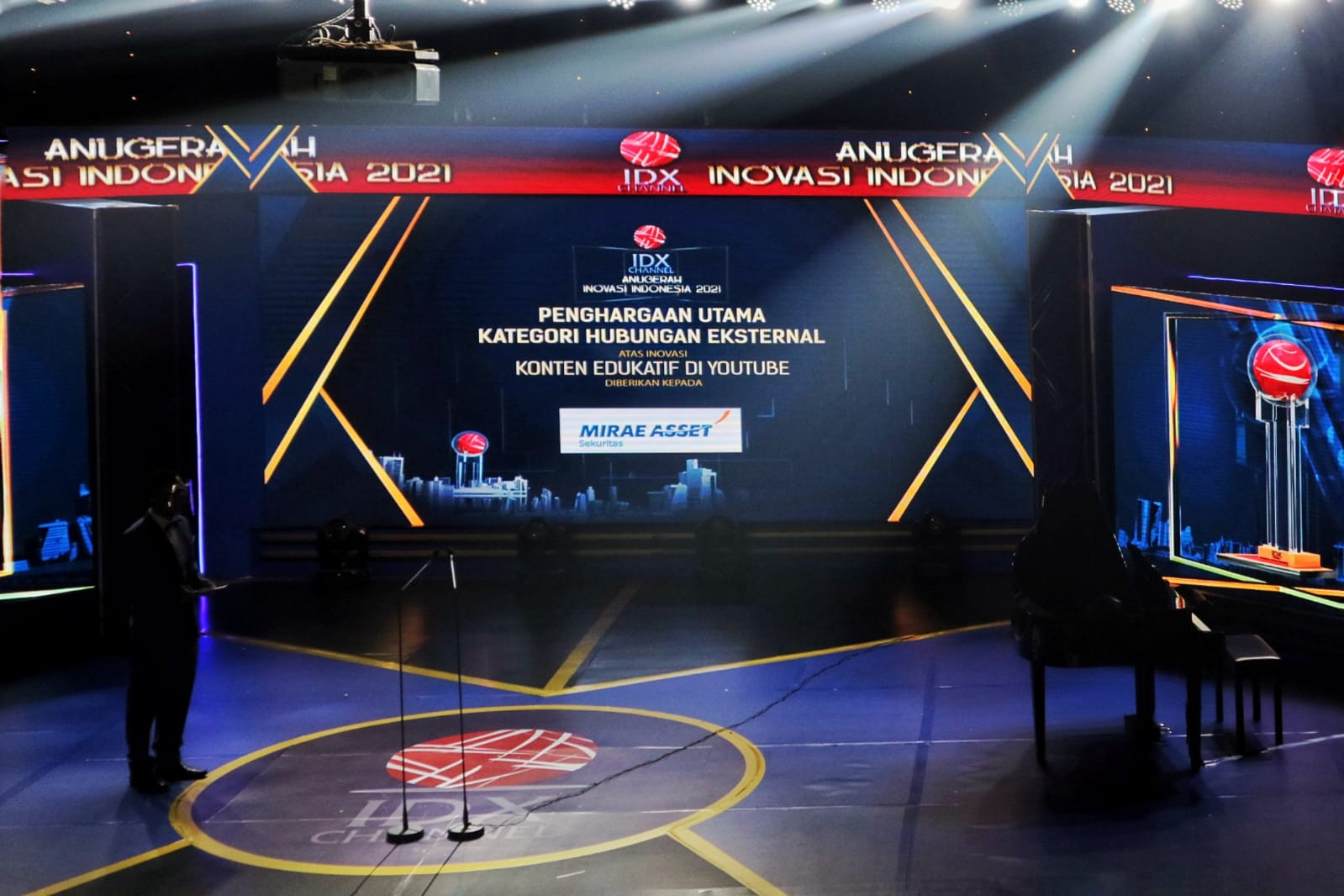 Penghargaan Utama Hubungan Eksternal ICAII 2021 Sukses diraih Mirae Asset Sekuritas. (Foto: Doc IDX Channel)