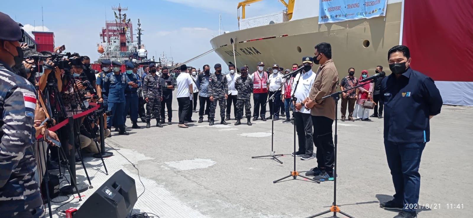 Erick Thohir dan Budi Karya Tinjau Kapal Khusus Pasien Covid di Belawan (FOTO: IST)