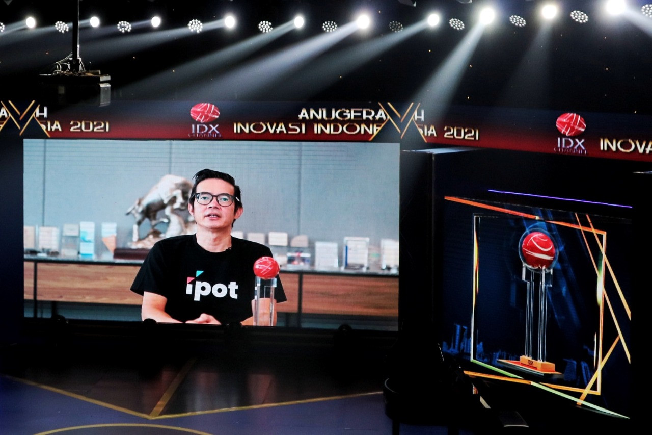 Lewat Aplikasi IPOT, Indo Premier Sekuritas Raih Piala IDX Channel Award 2021. (Foto: Doc IDX Channel)