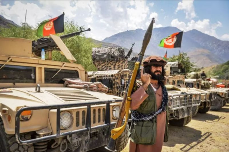 Afghanistan Dikuasai Taliban, Bank Tutup dan Harga Makanan MeroketÂ (FOTO: Newsweek)