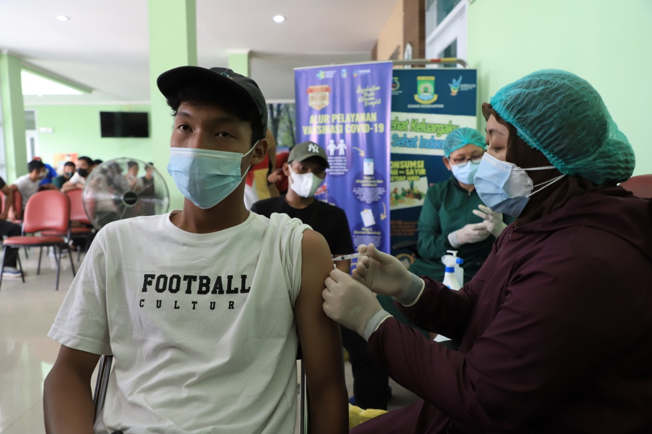 Vaksinasi Covid-19 di Kota Tangerang, mulai menggunakan vaksin Pfizer. (Foto: MNC Media)