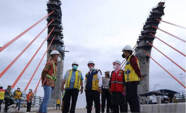 Proyek Padat Karya Pemeliharaan Jalan dan Jembatan Serap 49.427 Tenaga Kerja. (Foto: MNC Media)