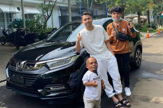 Komedian Ucok Baba diberi mobil mewah oleh Raffi Ahmad. (Foto: MNC Media)