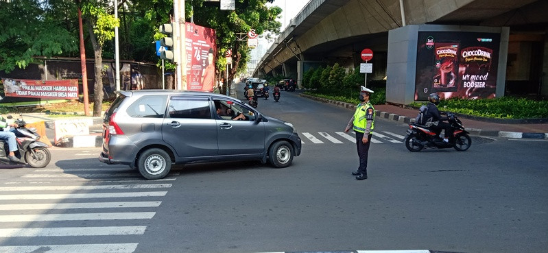 Ganjil Genap Dimulai, Banyak Kendaraan Diminta Putar Balik di Jalan HR Rasuna Said (Dok.Ist)