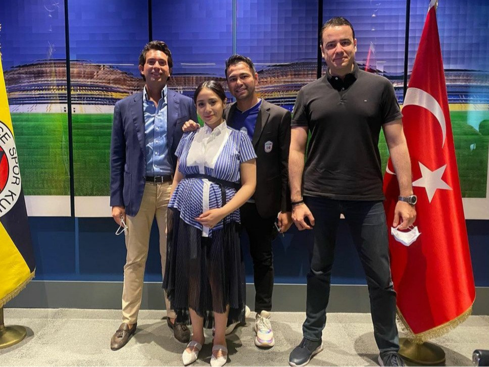 Outfit yang dikenakan Gigi menjadi sorotan karena ia mengenakan pakaian dari brand kenamaan yang  mencapai miliaran rupiah. (Foto: Instagram Raffinagita)