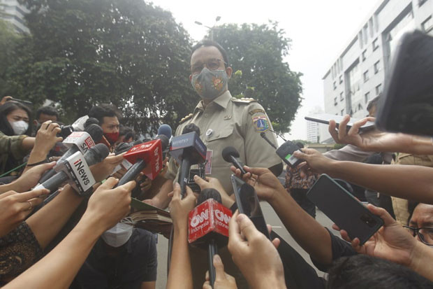 Imbau Anies Baswedan ke Pemudik: Kurangi Lihat Handphone, Perbanyak Ngobrol. (Foto: MNC Media)