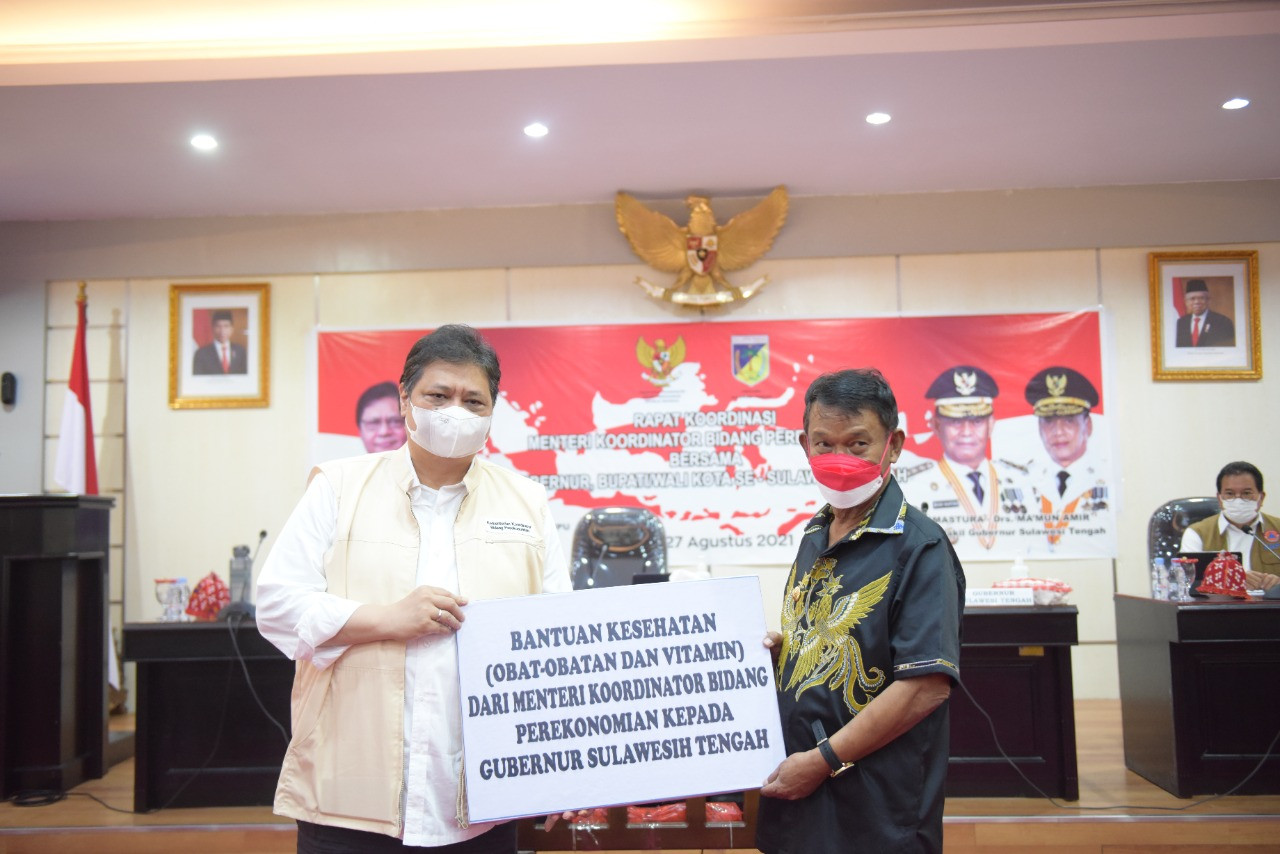 Airlangga Hartarto juga berkesempatan melakukan dialog dengan perwakilan alumni Program Kartu Prakerja. (Foto: Birp Komunikasi)