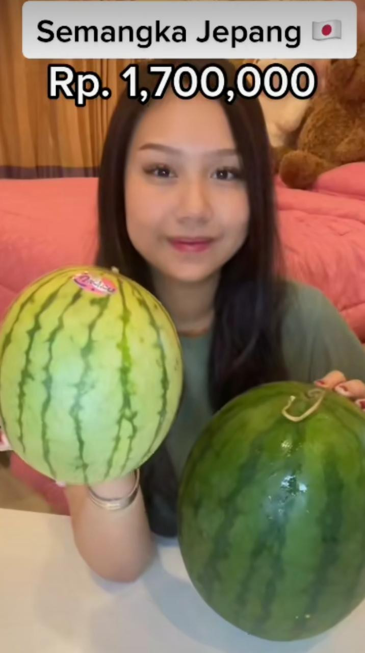 Sisca Kohl Beli Semangka Jepang Rp1,7 Juta dan Lokal Rp92 Ribu, Enak Mana? (FOTO: Instagram Sisca Kohl)