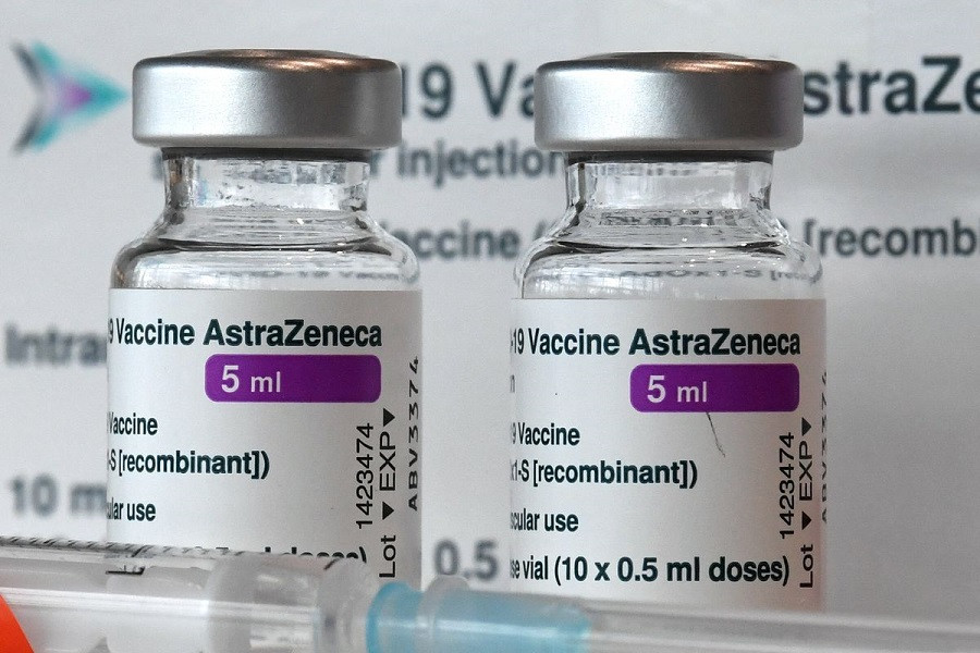 Sebanyak 4.435.200 dosis vaksin AstraZeneca yang merupakan donasi COVAX dalam tiga tahap kedatangan. (Foto: MNC Media)