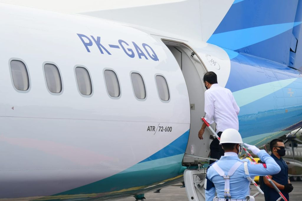 Presiden Joko Widodo bertolak menuju Kota Cirebon, Provinsi Jawa Barat, dalam rangka kunjungan kerja pada Selasa, (31/8/2021).  (Foto: Sekretariat Presiden)