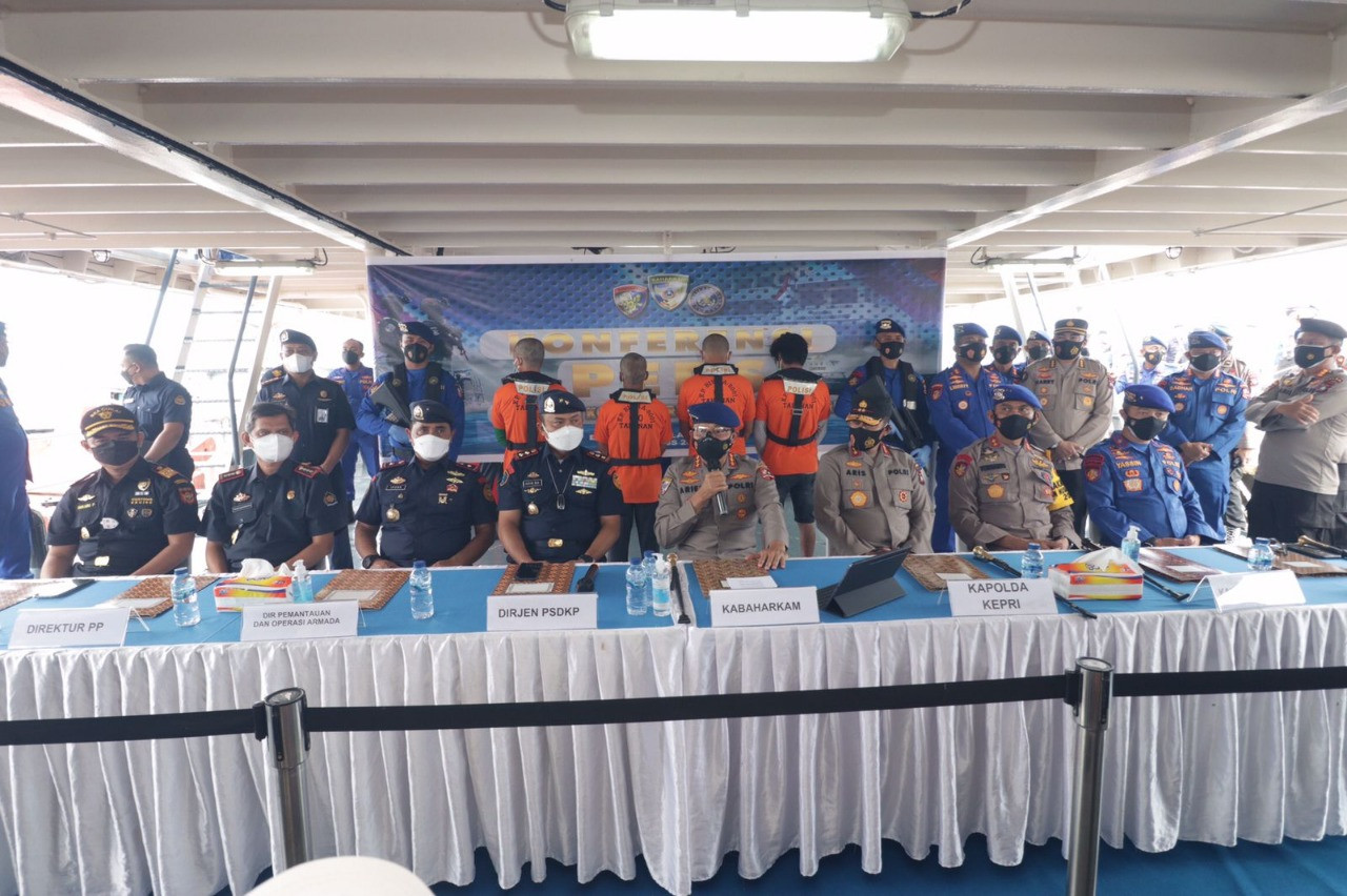 Baharkam Polri Sikat Empat Kapal Ikan Asing Pencuri Ikan di Natuna (Dok.MNC Media)