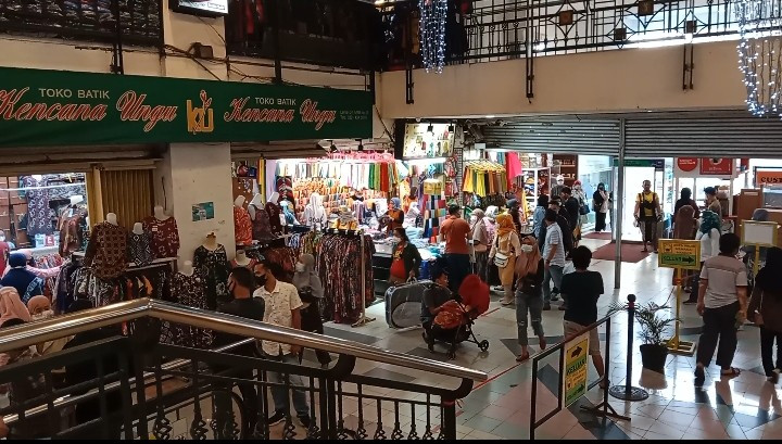 Pasar Baru Bandung Masih Sepi Pengunjung, Pedagang: Yang Penting Buka, Rezeki Tidak TertukarÂ  (Dok.MNC Media)