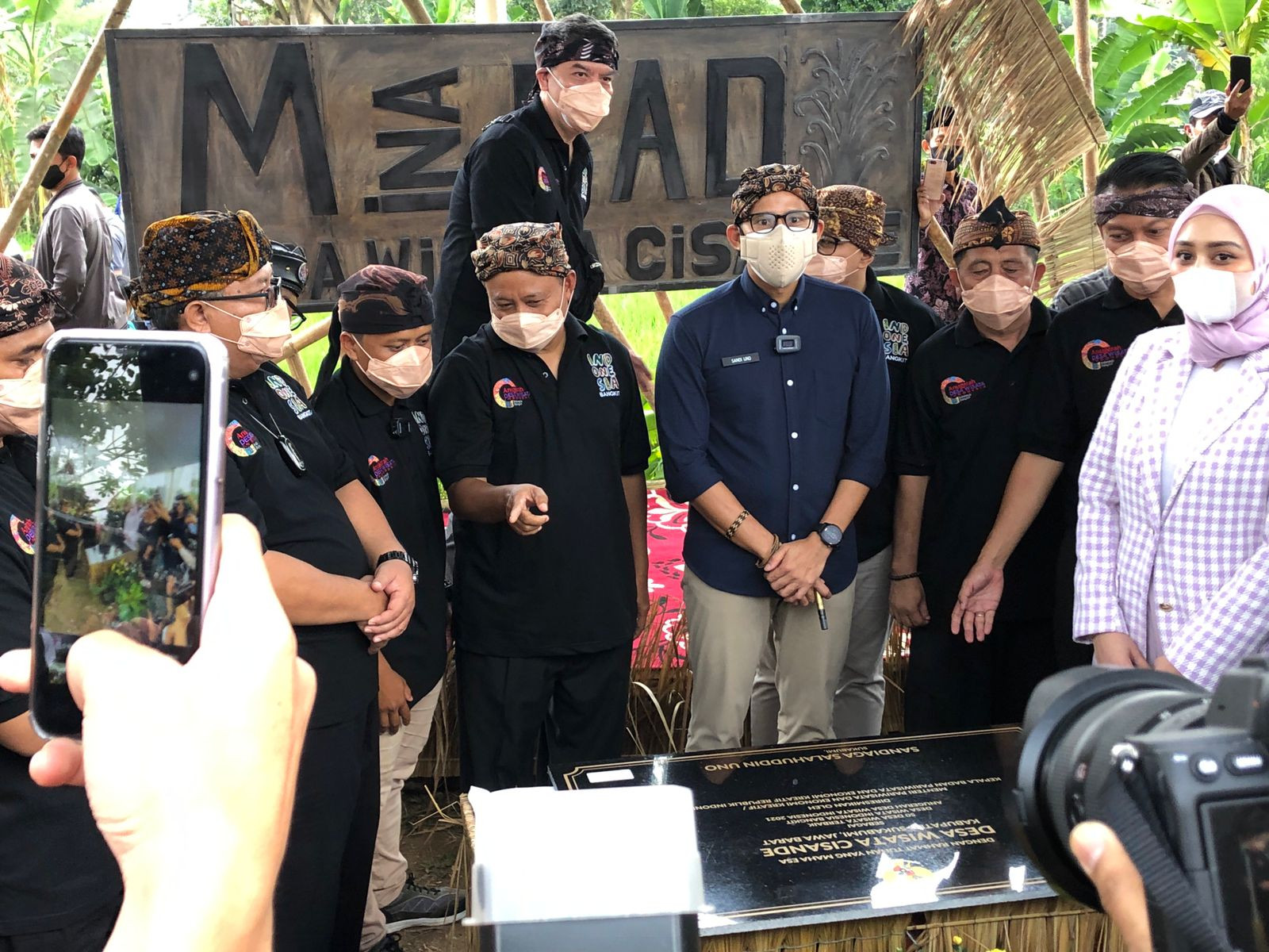 Sandiaga Uno Anugrahi Cisande Jadi 50 Desa Wisata Terbaik. (Foto: MNC Media)