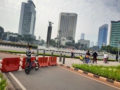 Selama kebijakan PPKM level 3 di Jakarta, pesepeda tidak diperbolehkan melintas di kawasan Sudirman-Thamrin. (Foto: MNC Media)