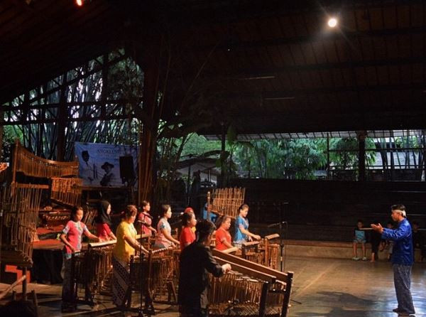 Baru Tempat Wisata Saung Angklung Udjo yang Diizinkan Buka di Kota BandungÂ  (Dok: @@cynnndy)