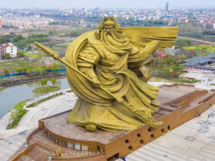 China membangun patung dewa perang, Guan Yu setinggi 190 kaki di Kota Jingzhou, Provinsi Hubei.  (Foto: MNC Media)