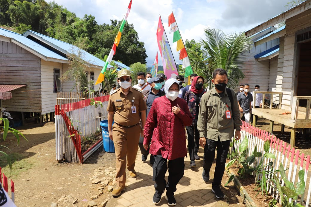 Tinjau Komunitas Adat Kalsel, Mensos Risma Beri Bantuan Rp1,52 M dan Bakal Bangun Community Center (Dok.MNC Media)