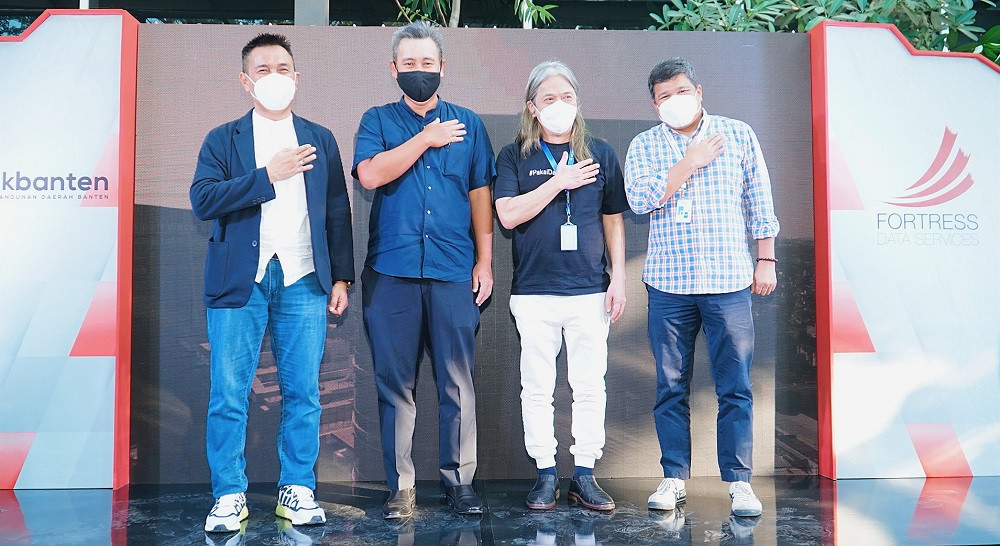 Dirut Bank Banten Agsu Syabarruddin beserta jajaran lainnya (Dok: Bank Banten)
