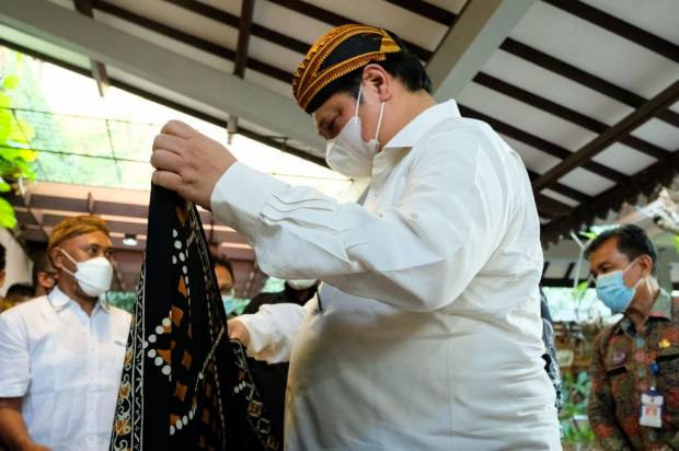 Laris Manis di Jepang hingga AS, Menko Airlangga Berupaya Buka Pasar Baru Ekspor Batik RI (FOTO: MNC Media)