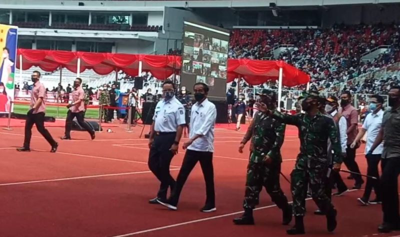 Ketika Jokowi Candai Mentan Saat Bertemu Petani. (Foto: MNC Media)