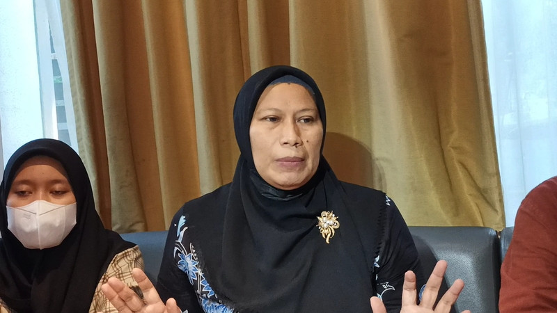 Guru SMA Korban Dugaan Penipuan Anak Nia Daniaty Rp9,7 Miliar Beri Pernyataan (Dok.MNC Media)