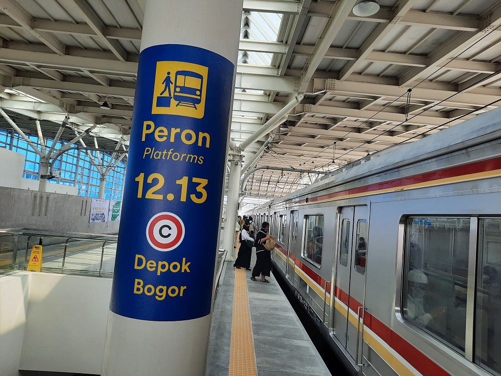 Jalur Layang Bogor Line Resmi Beroperasi di Stasiun Manggarai, Penumpang Nampak Antusias