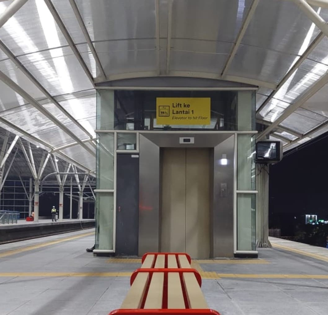 Jalur Layang Bogor Line di Stasiun Manggarai Dilengkapi Eskalator dan Lift Ramah Difabel (Dok.IG: @commuterline)