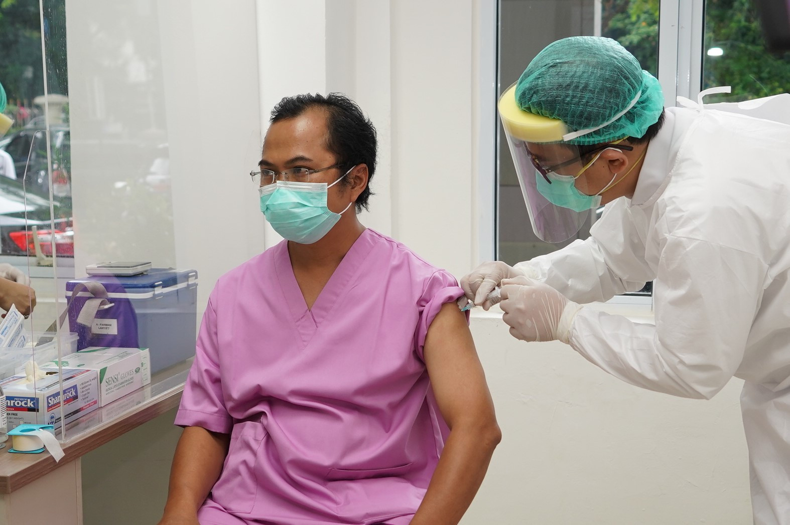 Pemerintah Tegaskan Vaksinasi Dosis 3 Hanya Untuk Nakes! (Foto: Kemenkes)
