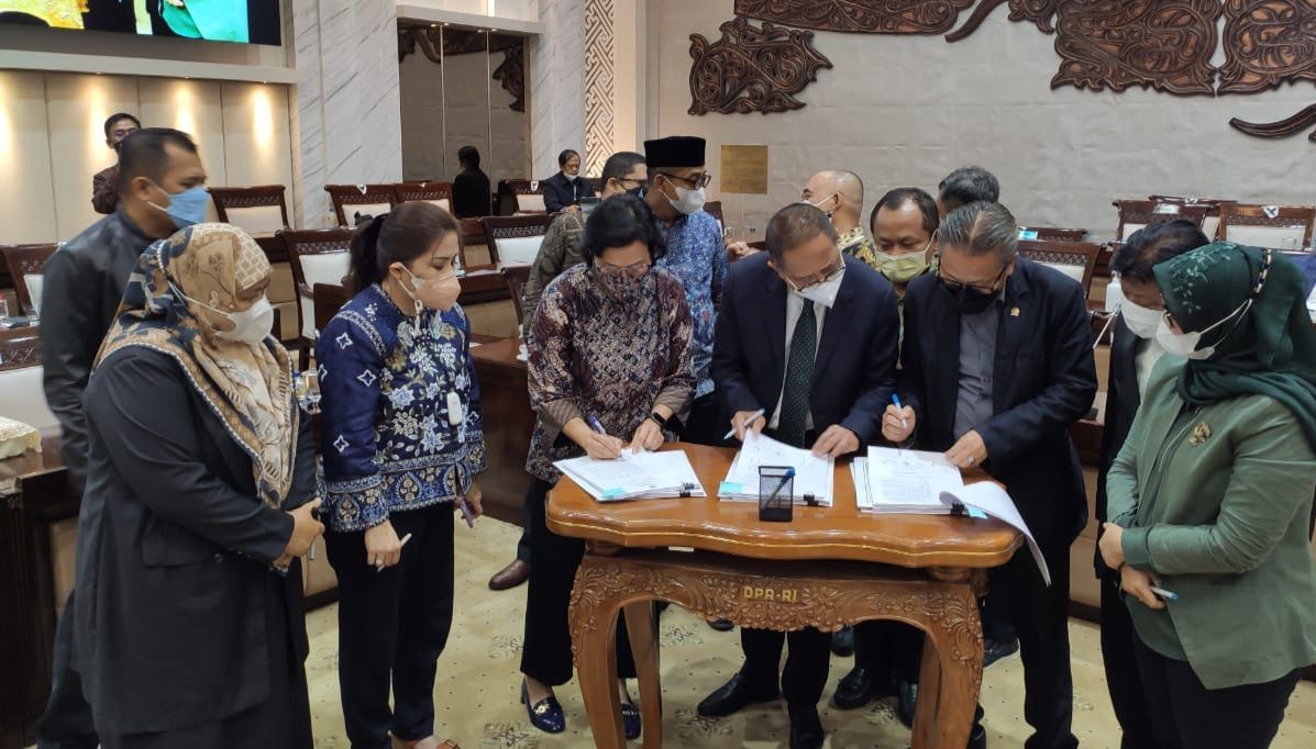 Sri Mulyani Bersama DPR Resmi Teken RUU Perpajakan (FOTO:Azfar M))