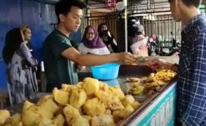Tak Disangka, Penjual Gorengan Ini Beromset Rp10 Juta per Hari (FOTO:MNC Media)