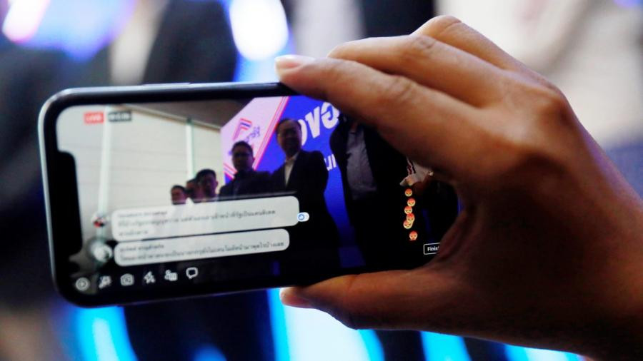 Siaran TV Analog Mati Hari Ini, Warga Pilih Streaming dari HP. (Foto: Ilustrasi/MNC Media)