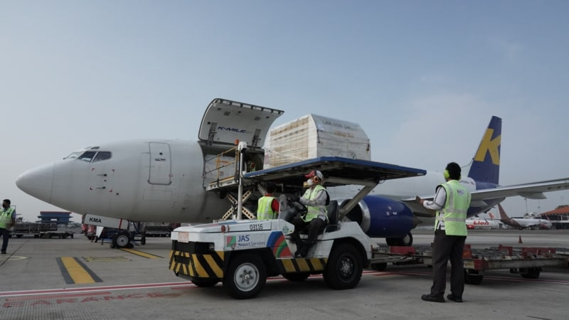 RI Dapatkan 1,2 Juta Vaksin Pfizer Langsung Dibagikan ke Lima Provinsi. (Foto: MNC Media)