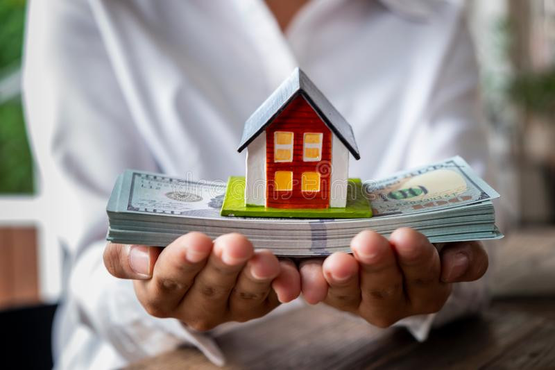 Lebih Untung Beli Rumah Cash Atau Kredit? Cek Perbedaannya. (Foto: Lebih Untung Beli Rumah Cash Atau Kredit)