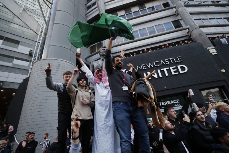 Pangeran Arab Saudi, Mohammed bin Salman kabarnya  membeli Newcastle United. (Foto: Reuters)