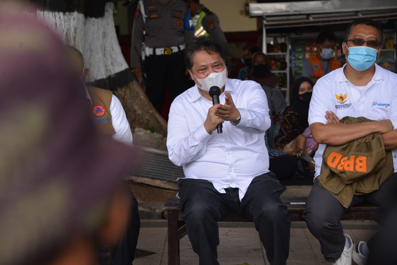 Airlangga Sebut Bantuan Tunai PKL dan Warung di NTB Paling Cepat dan Tepat Sasaran (FOTO:MNC Media)