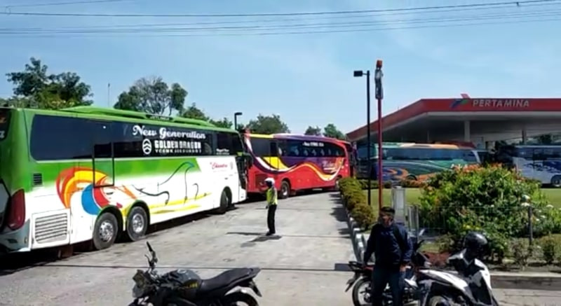 BBM Langka, Antrean Panjang Terjadi di SPBU Jalan Lintas Sumatera (Dok.MNC Media)