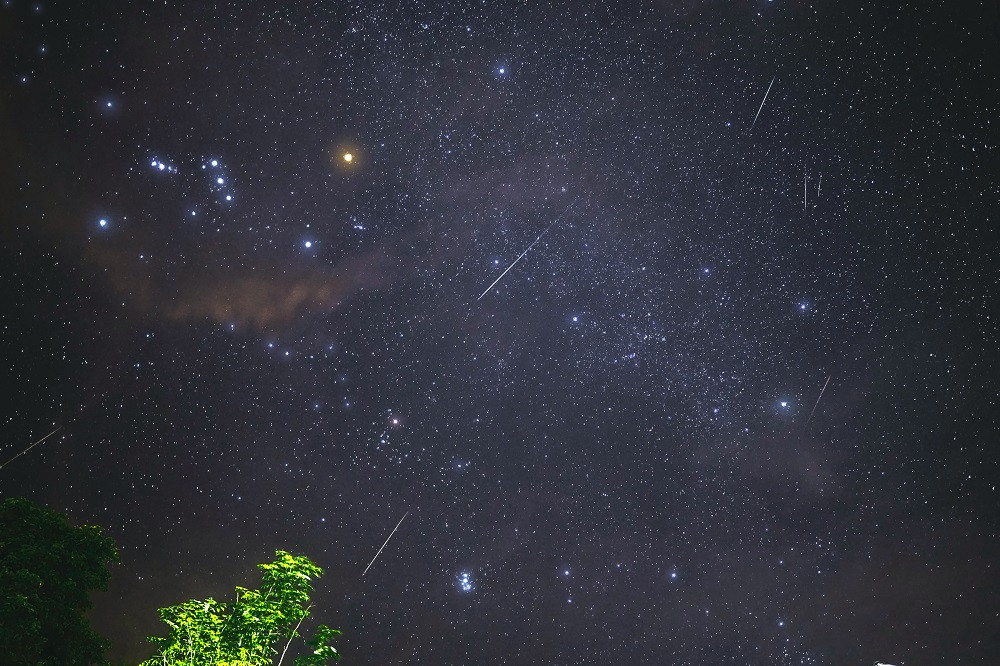 Hujan Meteor (Ilustrasi by Pexels)