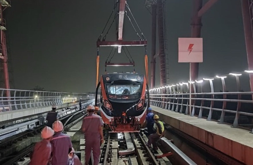 Dua Kereta LRT Tabrakan, Kemenhub Sebut Masih Tahap Uji Coba. (Foto: MNC Media)