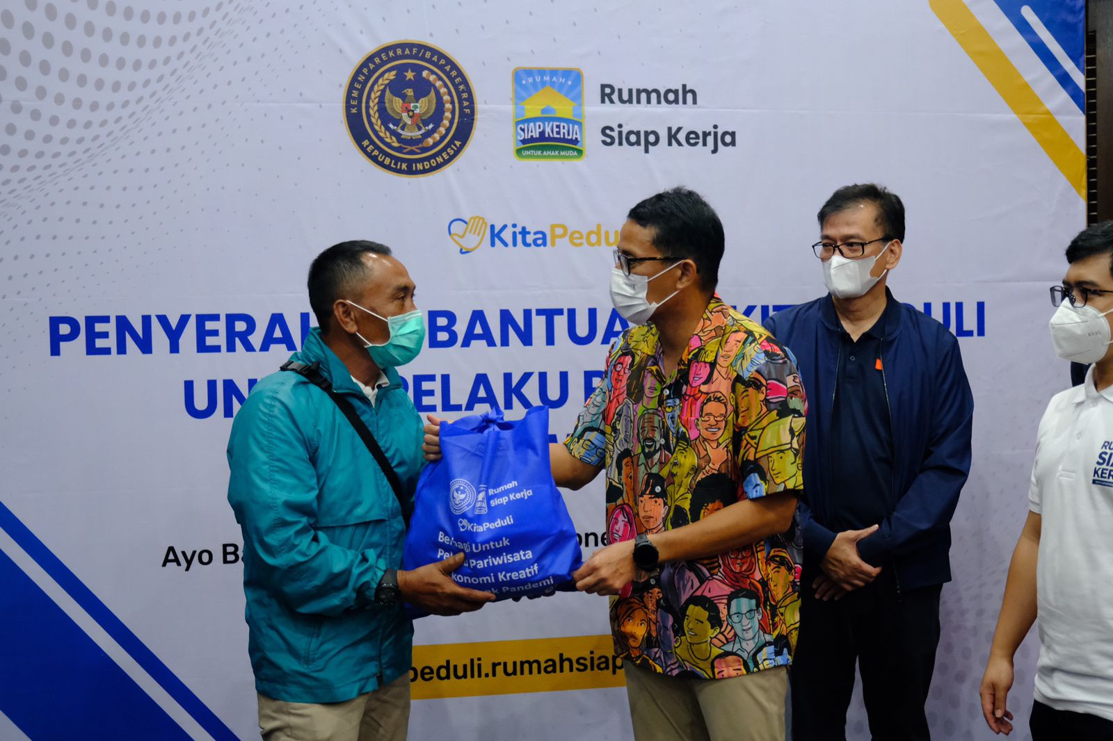 Sandiaga Uno Gandeng Rumah Siap Kerja, Inisiasi Gerakan Sosial #KitaPeduli (FOTO: MNC Media)