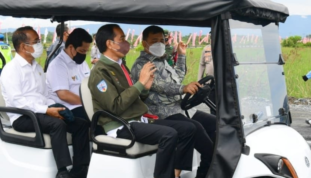 Menteri BUMN Erick Thohir mendampingi Presiden Jokowi (Jokowi) dalam peresmian pabrik biodiesel di Tanah Bumbu, Kalimantan Selatan.  (Foto:MNC Media)