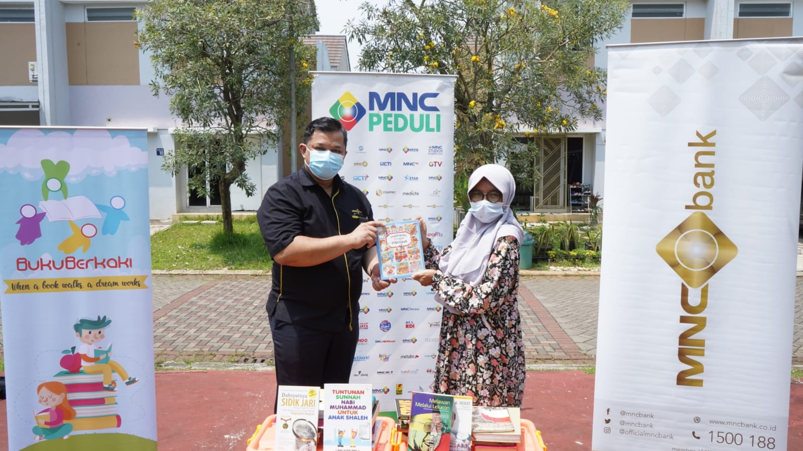 HUT ke-7, MNC Bank Bagi-bagi Buku Bacaan di Sulawesi Tengah (FOTO: MNC Media)