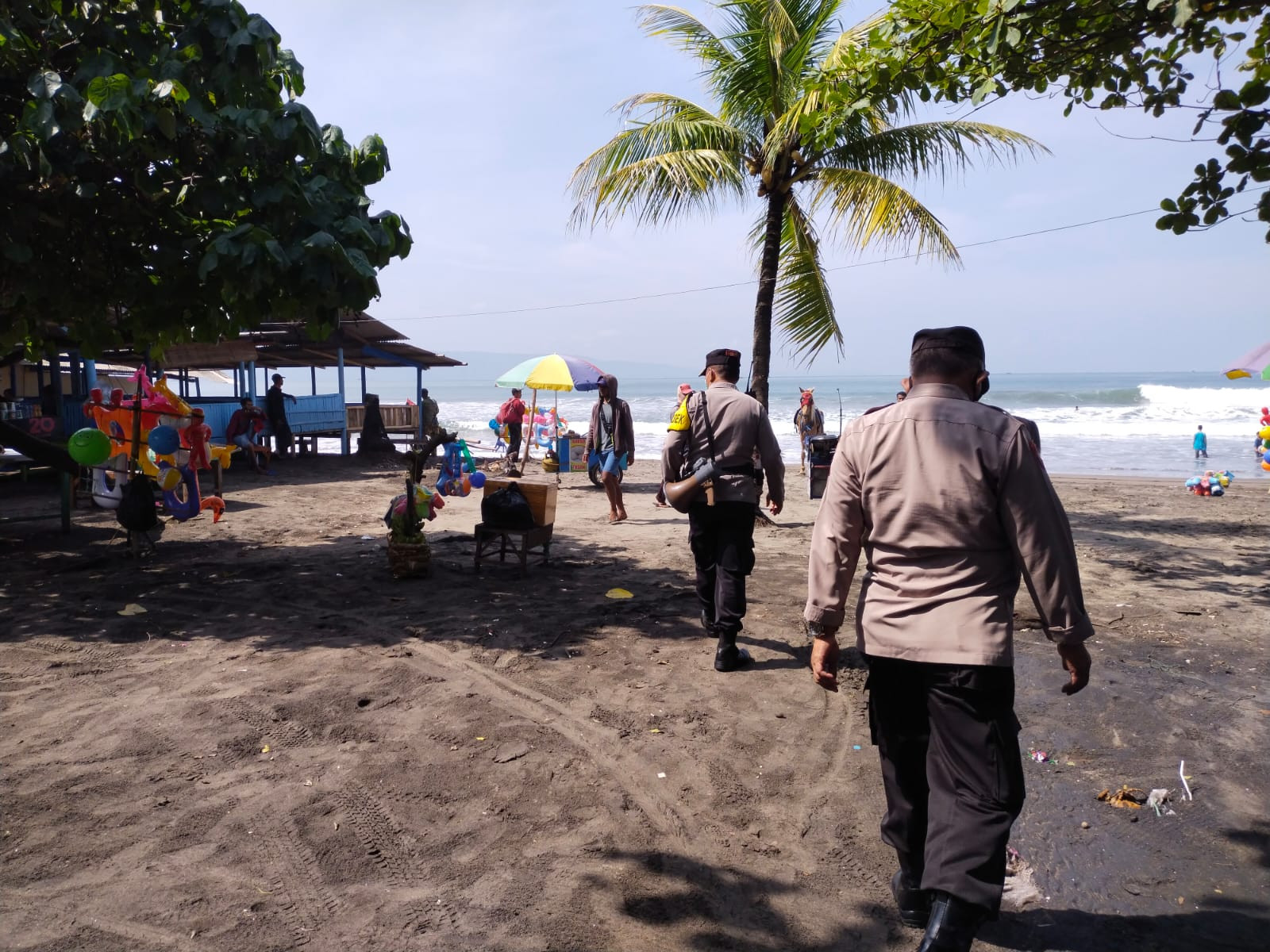 Terjadi Gelombang Tinggi di Pantai Palabuhan Ratu, Wisatawan Dilarang BerenangÂ (Dok.MNC Media)