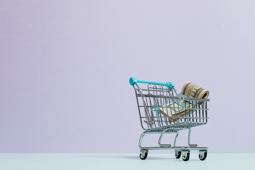 Demi menggaet konsumen lebih banyak lagi, kini hampir semua marketplace telah menawarkan fitur Paylater sebagai metode pembayaran.
