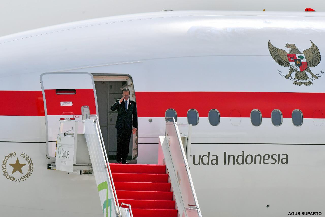 Presiden dan rombongannya tidak menggunakan pesawat kepresidenan BBJ melainkan mencarter pesawat Garuda Indonesia. (Foto: MNC Media)
