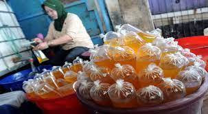 Minyak goreng curah akan dilarang peredarannya mulai 1 Januari 2022. (Foto: MNC Media)