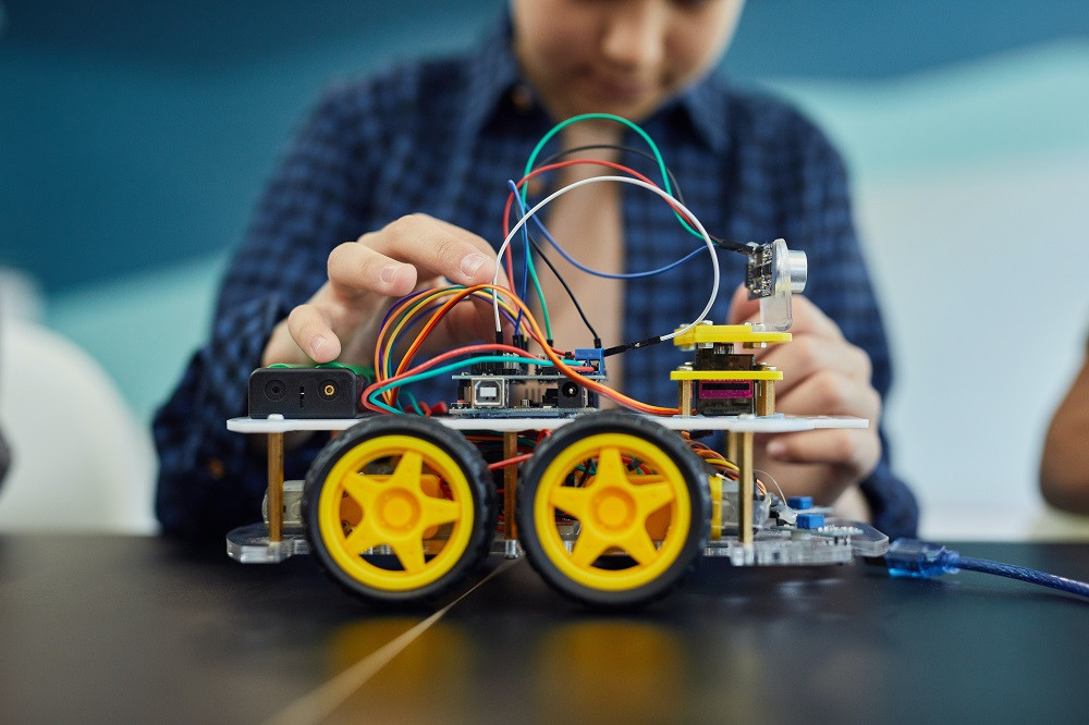 Bisnis elektronika termasuk salah satu bisnis yang cukup menjanjikan.