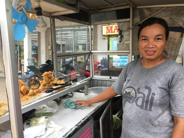 Kenaikan minyak goreng mengakibatkan modal usaha jadi membengkak. (Foto: MNC Media)