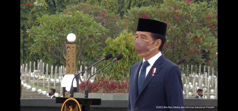 Jokowi Pimpin Hari Pahlawan Di Tmp Kalibata