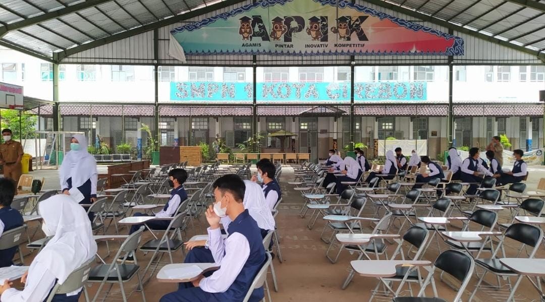 Cirebon PPKM Level 1, Pembelajaran Tatap Muka Masih 50 Persen (FOTO:MNC Media)