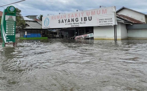 Jokowi Ungkap Penyebab Banjir di Sintang Berminggu-minggu (FOTO: Istimewa)